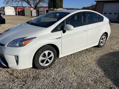 2015 Toyota Prius, $15900. Photo 1