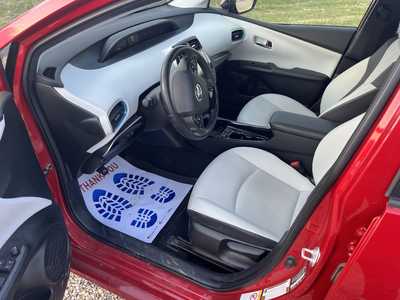 2019 Toyota Prius, $19900. Photo 5