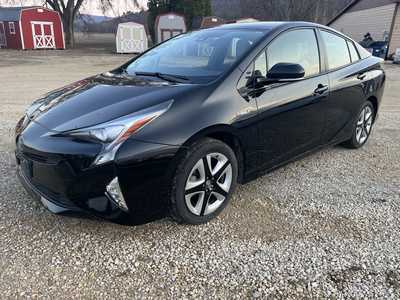 2016 Toyota Prius, $14900. Photo 1