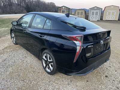 2016 Toyota Prius, $14900. Photo 4