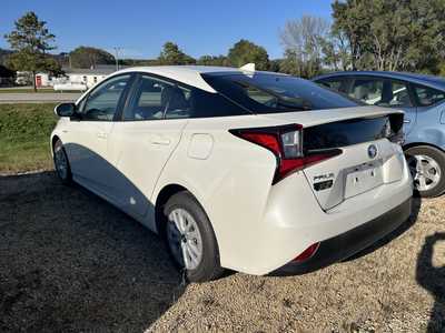 2019 Toyota Prius, $17900. Photo 3