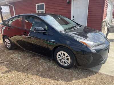 2016 Toyota Prius, $14900. Photo 2