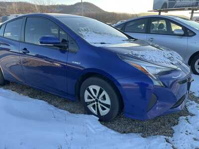 2017 Toyota Prius, $16500. Photo 2