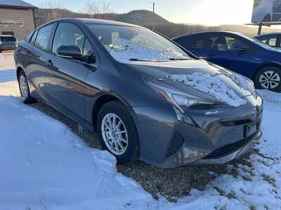 2017 Toyota Prius, $12900. Photo 2