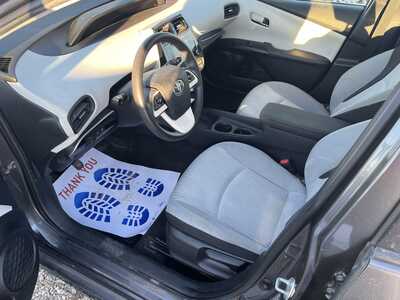 2017 Toyota Prius, $12900. Photo 5