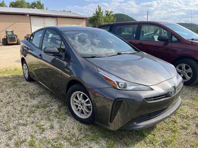 2019 Toyota Prius, $19900. Photo 2
