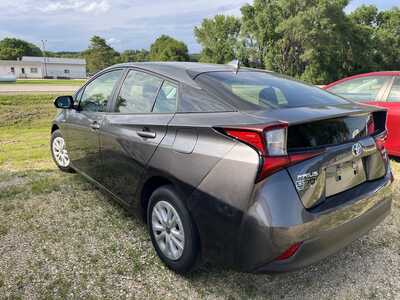 2019 Toyota Prius, $19900. Photo 3