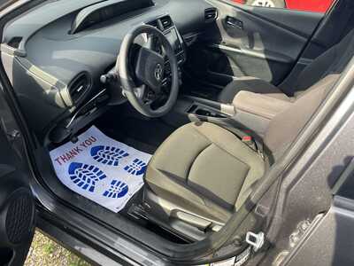 2019 Toyota Prius, $19900. Photo 5