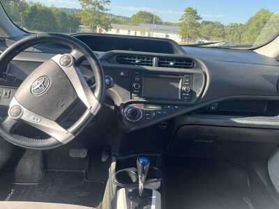 2013 Toyota Prius, $8900. Photo 6