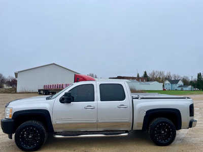 2010 Chevrolet 1500 Crew Cab, $9998. Photo 2