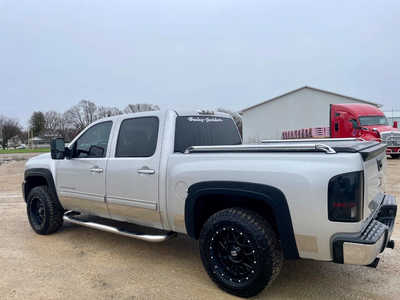 2010 Chevrolet 1500 Crew Cab, $9998. Photo 3
