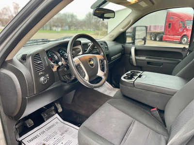 2010 Chevrolet 1500 Crew Cab, $9998. Photo 8