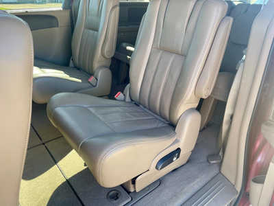 2012 Chrysler Town & Country, $5998. Photo 11