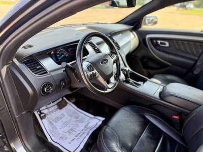 2016 Ford Taurus, $12998. Photo 9
