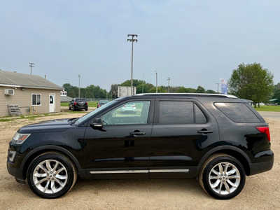2016 Ford Explorer, $12998. Photo 2