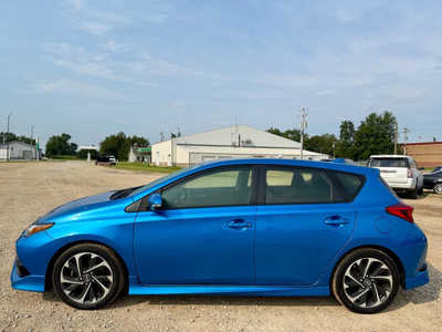 2017 Toyota Corolla, $13998. Photo 2