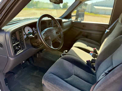2005 Chevrolet 2500 Crew Cab, $9998. Photo 10