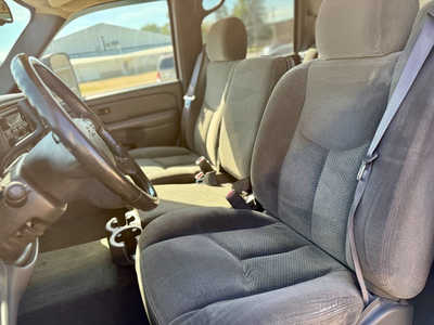 2005 Chevrolet 2500 Crew Cab, $9998. Photo 11