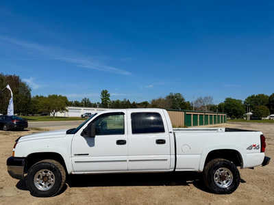 2005 Chevrolet 2500 Crew Cab, $9998. Photo 2