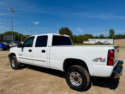 2005 Chevrolet 2500 Crew Cab, $9998. Photo 3