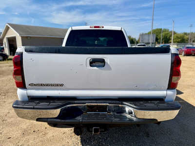 2005 Chevrolet 2500 Crew Cab, $9998. Photo 4