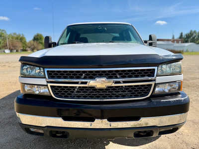 2005 Chevrolet 2500 Crew Cab, $9998. Photo 8