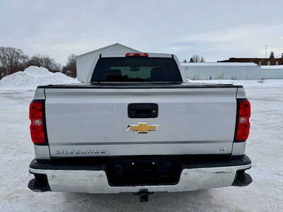 2017 Chevrolet 1500 Crew Cab, $14998. Photo 4