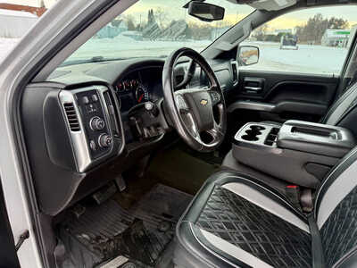 2017 Chevrolet 1500 Crew Cab, $14998. Photo 9