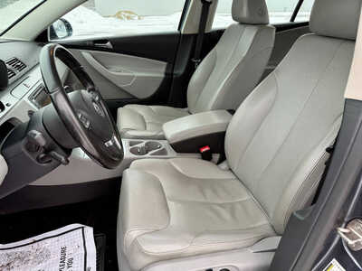 2010 Volkswagen Passat, $2998. Photo 10