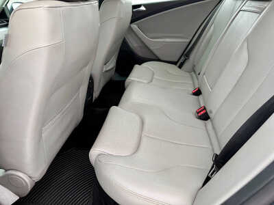 2010 Volkswagen Passat, $2998. Photo 11