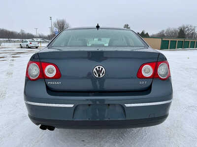 2010 Volkswagen Passat, $2998. Photo 4