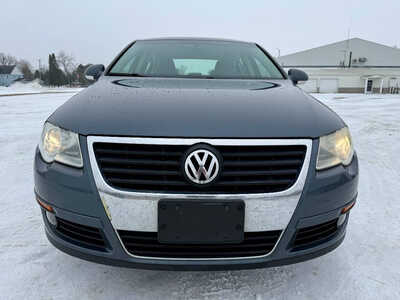 2010 Volkswagen Passat, $2998. Photo 8