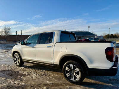 2017 Honda Ridgeline, $21998. Photo 3