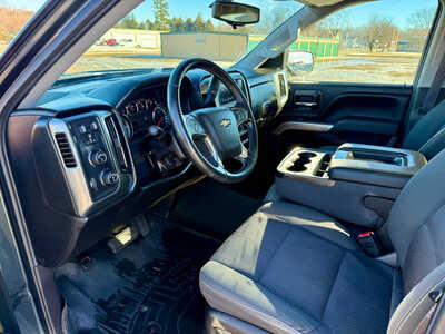 2017 Chevrolet 1500 Crew Cab, $16998. Photo 9