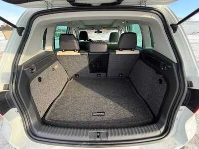 2017 Volkswagen Tiguan, $10998. Photo 12