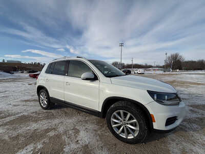 2017 Volkswagen Tiguan, $10998. Photo 7