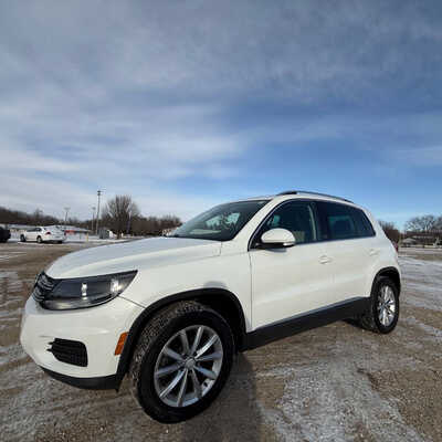 2017 Volkswagen Tiguan, $10998. Photo 1