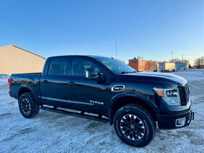 2017 Nissan Titan, $20998. Photo 7