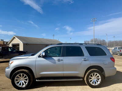 2013 Toyota Sequoia, $14998. Photo 2