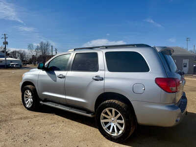2013 Toyota Sequoia, $14998. Photo 3