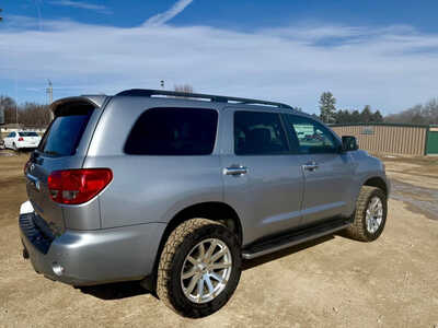 2013 Toyota Sequoia, $14998. Photo 5