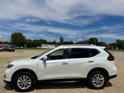 2017 Nissan Rogue, $12698. Photo 2