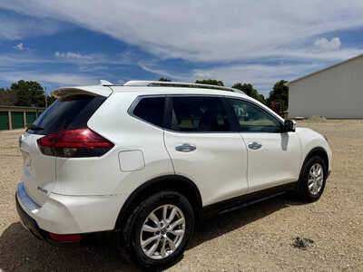 2017 Nissan Rogue, $12698. Photo 5