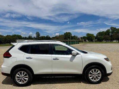 2017 Nissan Rogue, $12698. Photo 6