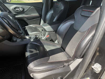 2020 Jeep Cherokee, $15198. Photo 10