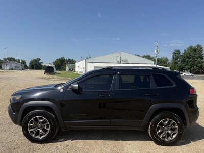 2020 Jeep Cherokee, $15198. Photo 2