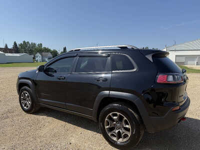 2020 Jeep Cherokee, $15198. Photo 3