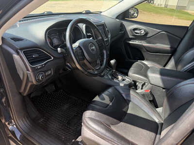 2020 Jeep Cherokee, $15198. Photo 9