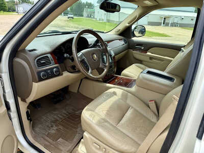 2010 Chevrolet Suburban, $11198. Photo 9