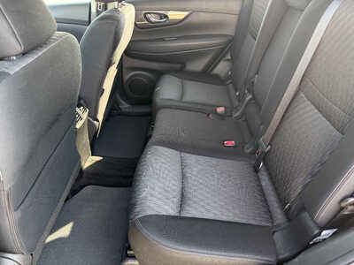 2017 Nissan Rogue, $12198. Photo 12